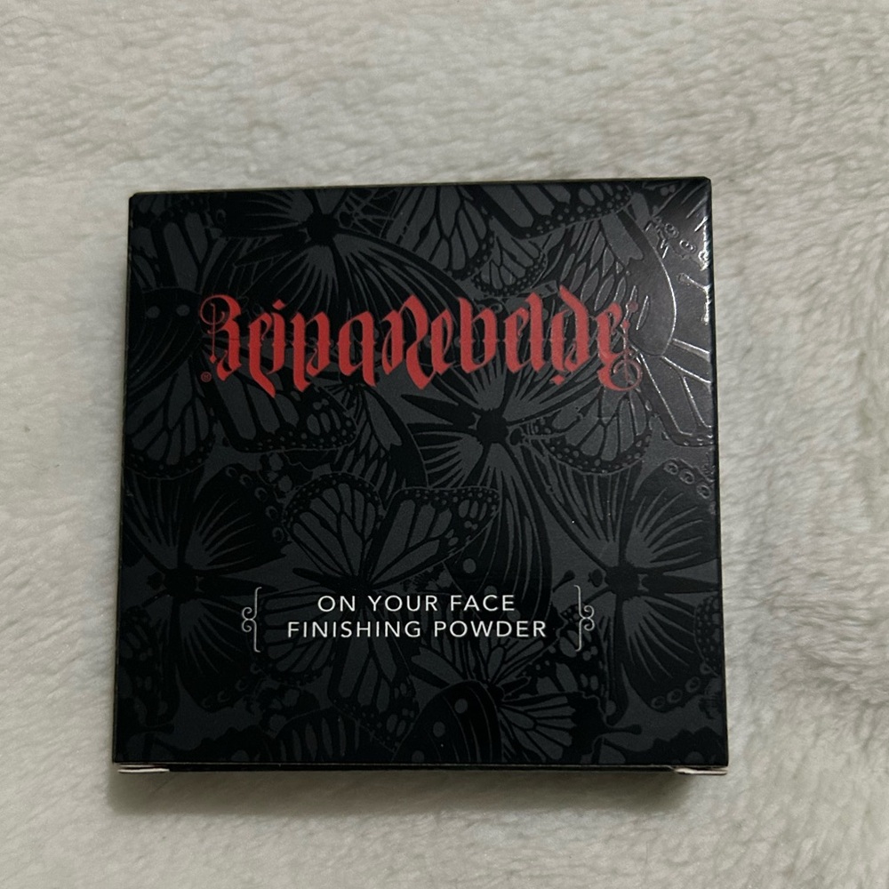 Reina Rebelde On Your Face Finishing Powder- Perla